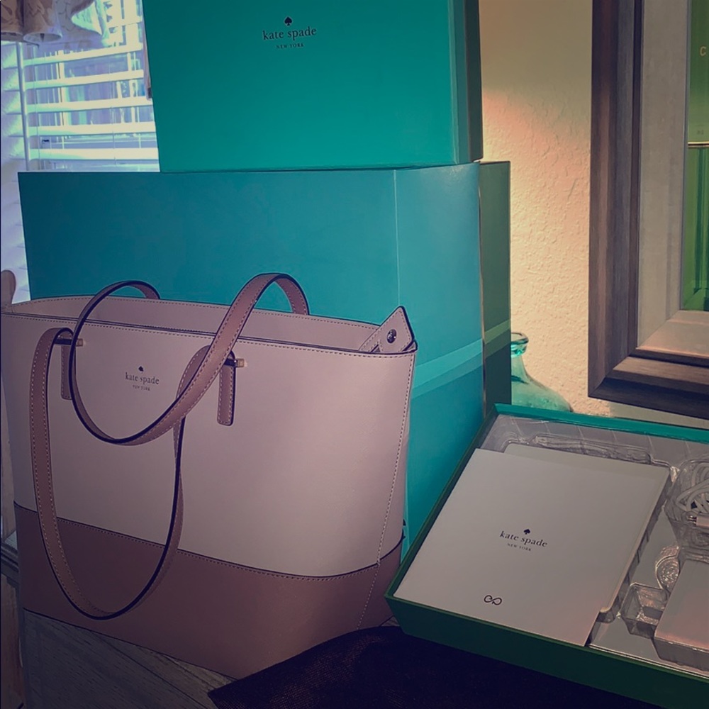 New Kate spade ♠️ with charger